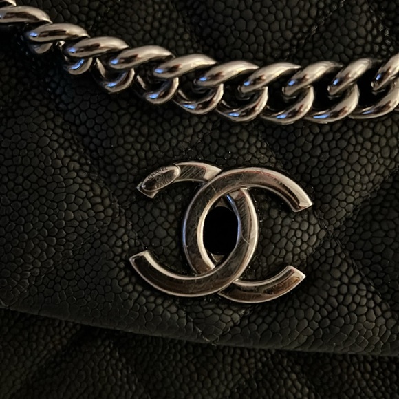 Chanel Black Quilted Leather Shoulder Bag - Picture 2 of 8